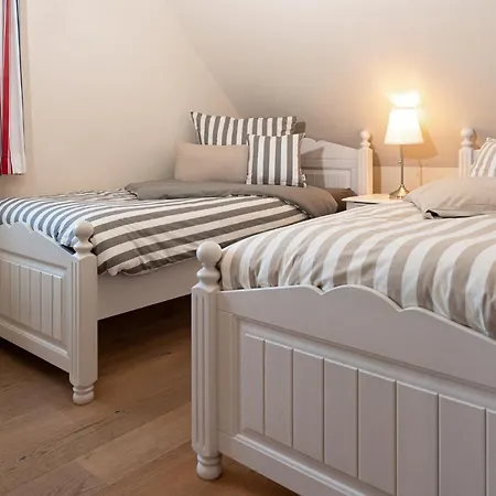 Ferien-im-duenenhaus Lasse * Glowe